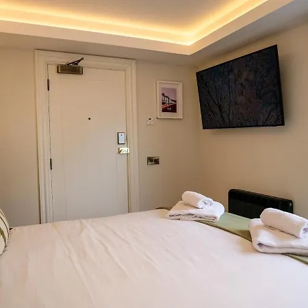 Experience At Main Street - 1 Pensionat